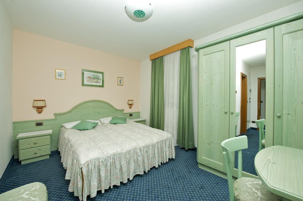Hotel Al Lago Soraga Exteriör bild