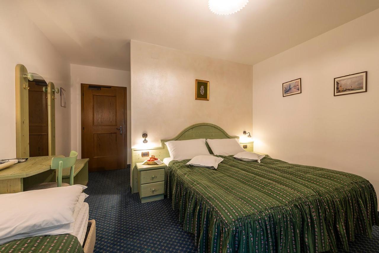 Hotel Al Lago Soraga Exteriör bild