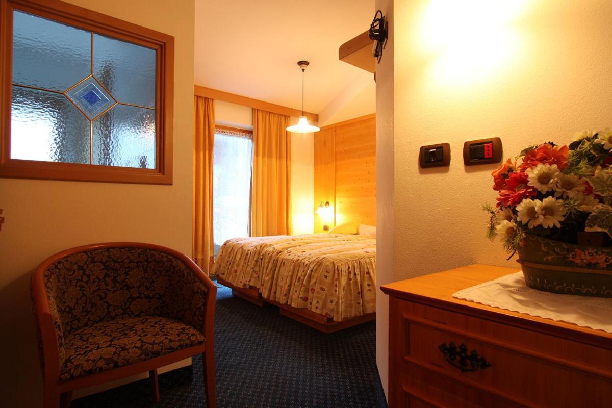Hotel Al Lago Soraga Exteriör bild